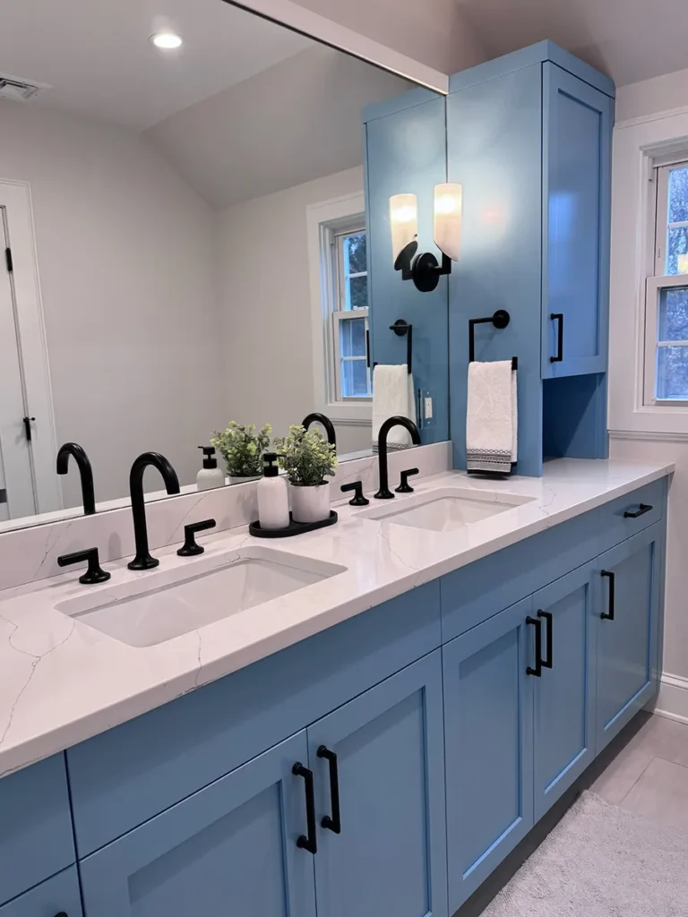 Black Fixtures Add Highlights