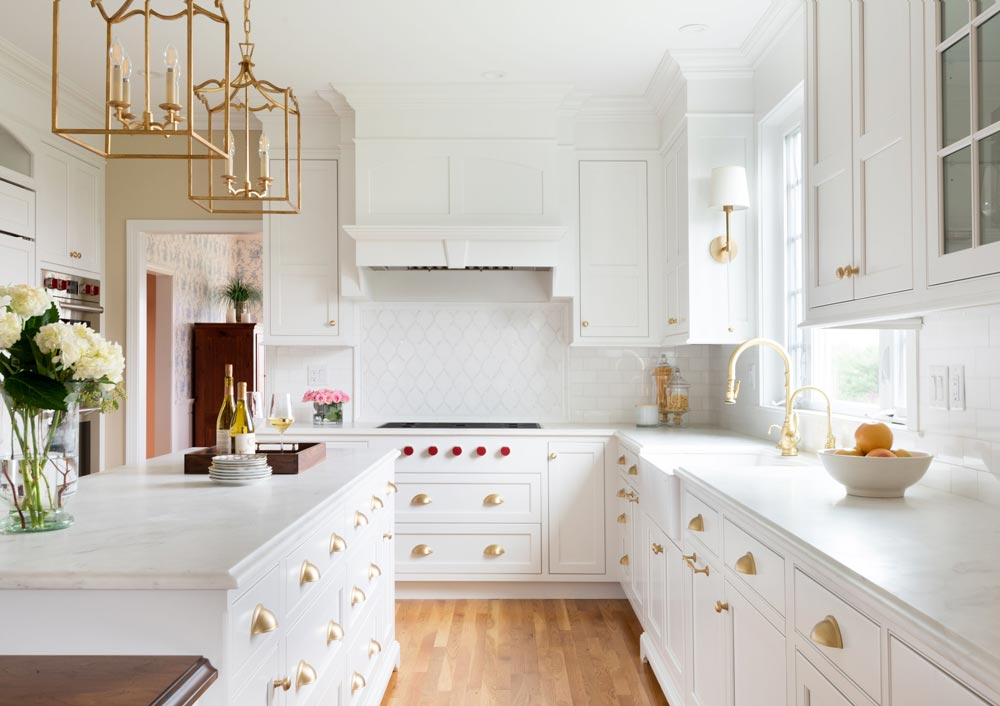 black kitchens with brass hardware        <h3 class=